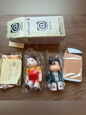BE@RBRICK Series 44 Squid Games set of 2 Netflix Medicom secret